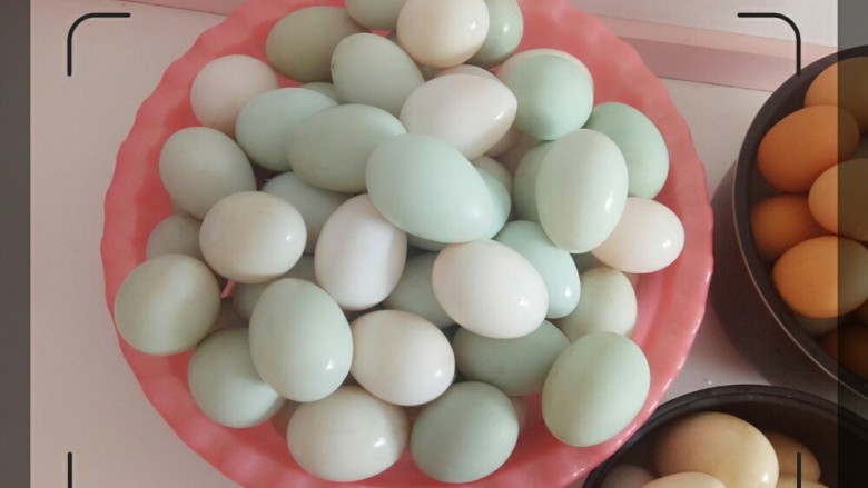 自制流油咸鸭蛋（15天）,先把鸭蛋洗干净，控干水分，一定要完全控干水分