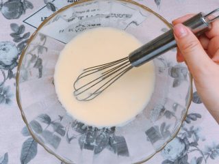 简易的酸奶蔓越莓麦芬（松饼粉版）,搅拌如图状态。