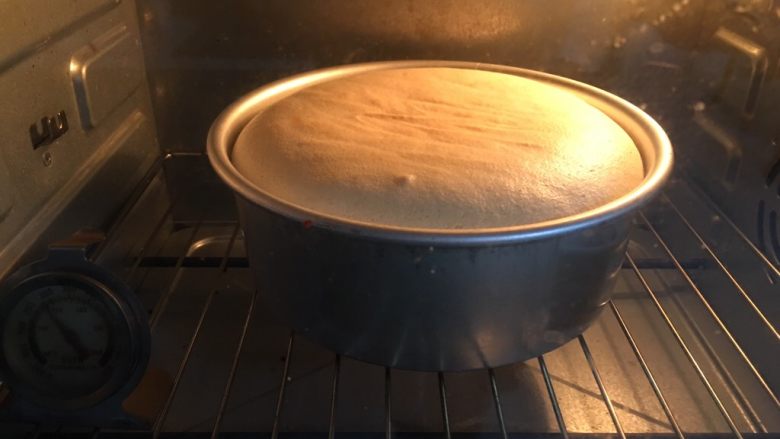 蔓越梅戚风蛋糕,烤箱温度150度时间40分钟烤制