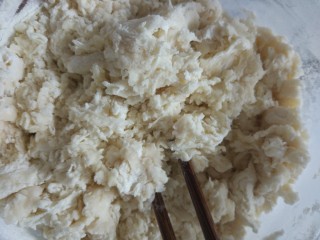 蛋黄酥,用筷子搅拌成絮状，放入面包机imix揉20分钟