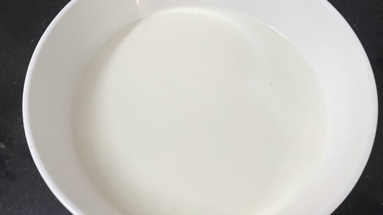 五彩冰皮月饼（附奶黄馅做法）,过筛后的，顺滑细腻