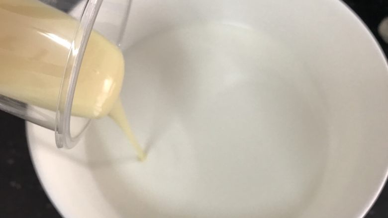 五彩冰皮月饼（附奶黄馅做法）,加入炼奶