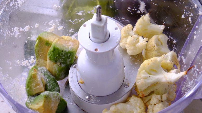 超低碳水•花菜贝果配抹酱
（食物替换系列1）,放进食物料理机 