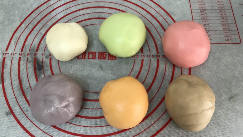 五彩冰皮月饼（附奶黄馅做法）,再揉搓均匀成有颜色的团子