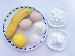 香蕉酸奶溶豆,食材准备：鸡蛋2个 香蕉1根 酸奶50克 奶粉25克 淀粉15克 细砂糖10克 柠檬汁2-3滴