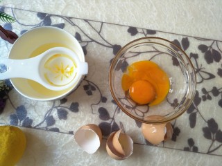 宝宝零添加健康零食蛋黄溶豆,将蛋黄和蛋白分开