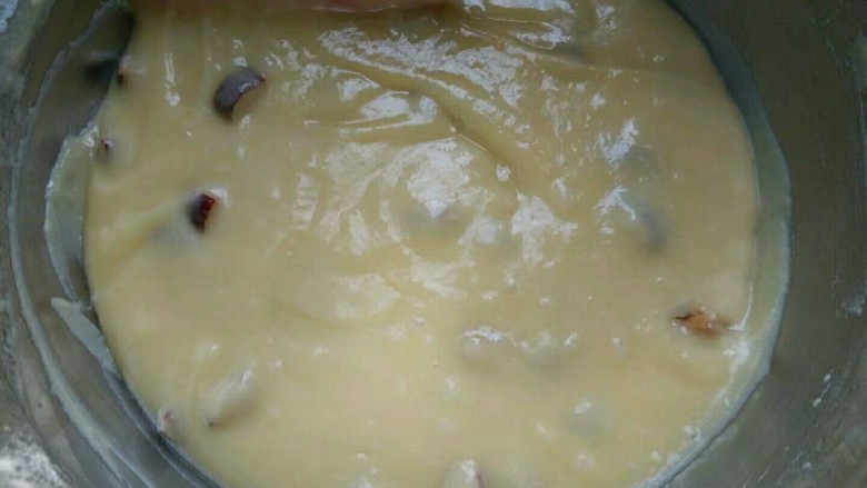 红枣马芬蛋糕,搅匀静置3分钟。