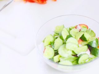 金枪鱼蔬菜沙拉,黄瓜