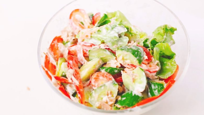 金枪鱼蔬菜沙拉,健康美味的沙拉完成！