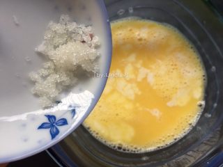 日式海苔玉子烧,加入1/2匙白糖（我用的调味罐带的那种小汤匙）