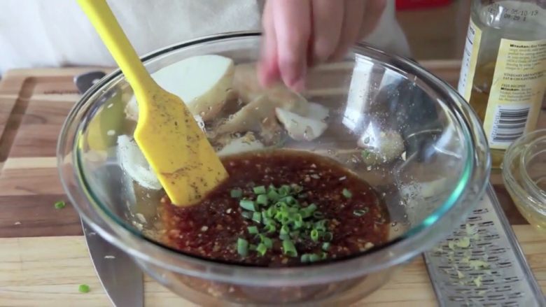 在家简易做韩国烤肉的方法，只需要烤箱就能完成,葱碎