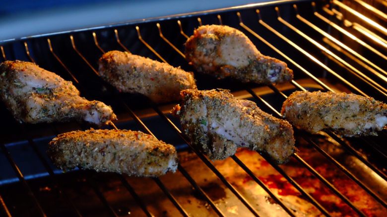 怎样把鸡翅吃干抹净(煎烤蒸三法）,150度烤制20分钟后 提温220度 烤15分钟