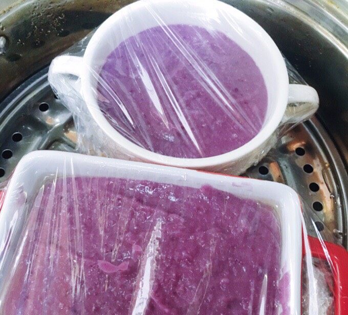 双米紫薯糕,冷水上锅蒸30分钟焖10分钟