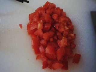 番茄肉酱意面,番茄切丁。