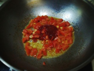 番茄肉酱意面,加番茄酱。