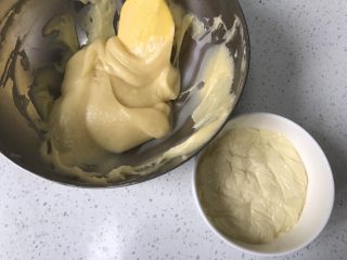 #不一样的泡芙#芒果奶冻泡芙卷,取出之前准备好的克林姆馅料