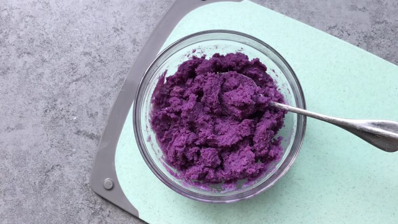 苦瓜酿紫薯,搅拌均匀备用