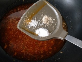素烧豆花,调入盐，胡椒粉和少许白糖