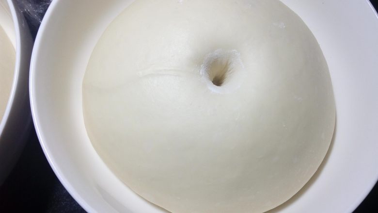 奶香蜜豆包,发到约两倍大，用手指沾面粉戳个洞，不塌陷不回缩即可。