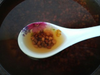 红豆薏米西米露,这是煮一会之后，中间加水以免烧干