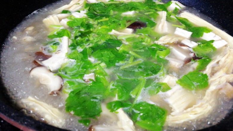 海蛎豆腐汤,加入芹菜