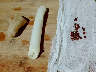 白切蹄髈,准备葱，姜，花椒
