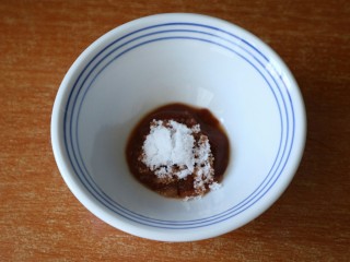 茄汁虎皮鹌鹑蛋,白糖10g。
