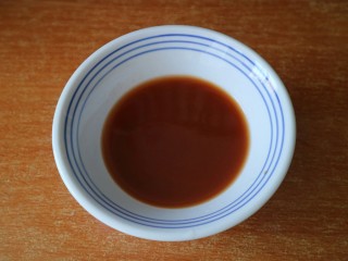 茄汁虎皮鹌鹑蛋,搅拌均匀。酱汁材料可根据个人口味自行加减。