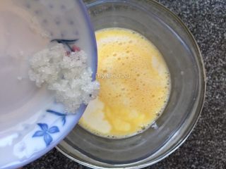 寿司玉子烧,加入1/2调味匙的白糖
