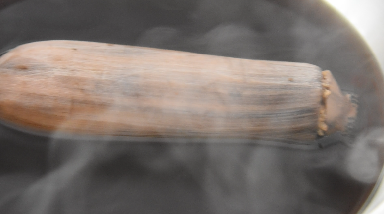 正宗“桂花糖藕”的做法,香甜软糯,大火煮沸后，转小火煮3小时