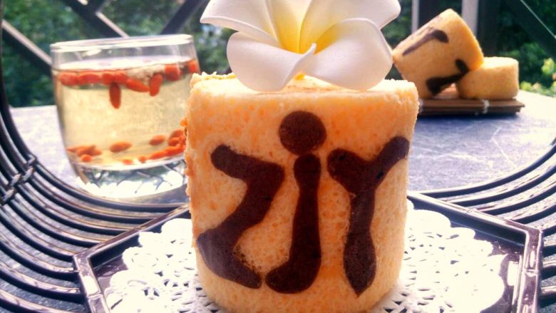酸奶蛋糕卷～带专属名字logo的蛋糕,泡一杯花茶搭配，叹下午茶喽，悠闲惬意，幸福就这么简单！