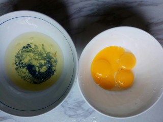 芒果酸奶慕斯,1.蛋清蛋黄分离