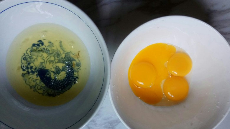 芒果酸奶慕斯,1.蛋清蛋黄分离