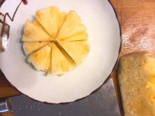 菠萝咕咾肉,菠萝切片，三角形