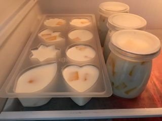 椰漿芒果布丁,放入冰箱冷藏4小時以上可以吃了！
我一般冷藏一夜,次日吃味道超級棒，香濃軟滑，Q彈清爽！