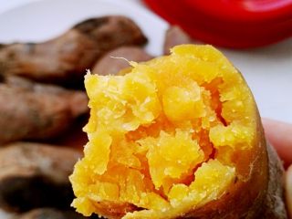 坤博砂锅烤红薯,开吃。。。
