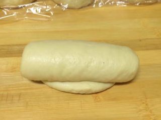 一次发酵吐司面包,从上往下卷起来，或者从下往上卷都可以