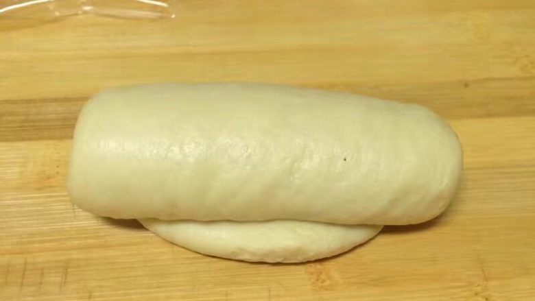 一次发酵吐司面包,从上往下卷起来，或者从下往上卷都可以