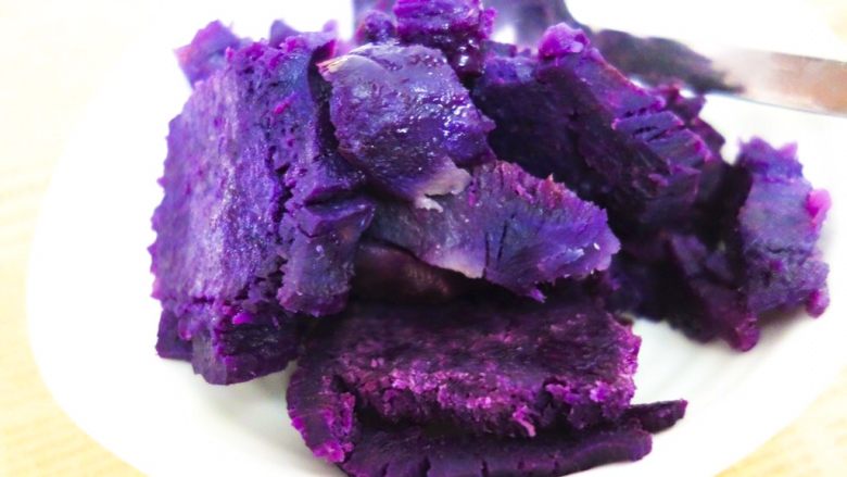 I💕U全麦麻薯紫薯蔓越莓软欧,紫薯也蒸熟，用了一个～