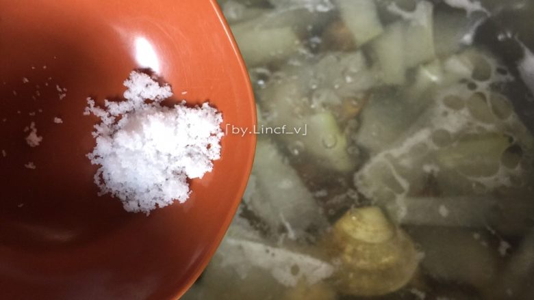 沙白冬瓜汤,加入1/3匙食用盐