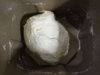 奶茶吐司（一次发酵）,5.按和面程序，揉成光滑的面团。