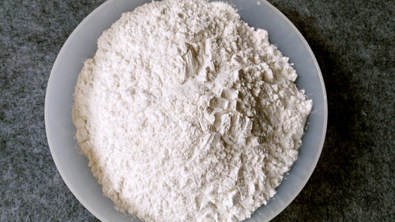 糖油粑粑,准备水磨糯米粉适量。