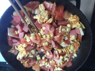 超级面疙瘩汤。暖心,加入用番茄丁玉米粒不断翻炒