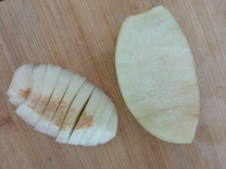 桃的4种吃法,把果肉切成小薄片
