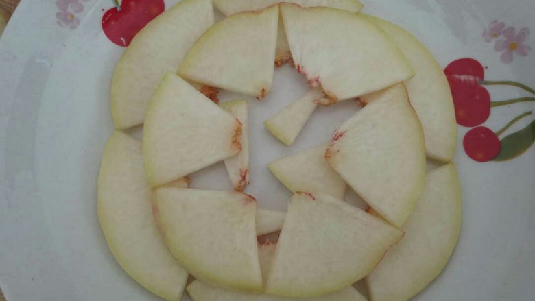 桃的4种吃法,依次摆，切很小的块放中间