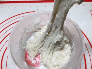 基础白吐司（波兰种）,当表面布满气泡，用筷子挑起内部呈蜂窝状，酵头就做好了