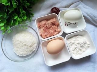 苏格兰蛋,食材准备:面包糠适量、面粉适量、熟鸡蛋1枚、生鸡蛋1枚、肉糜50克