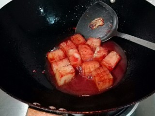 玫瑰腐乳冬瓜,清水从锅边倒进锅