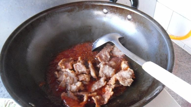锅包肉, 放入备用的肉片 