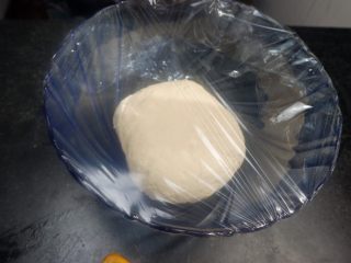 七夕面点——巧饼,盖保鲜膜放温暖处发酵